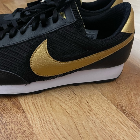 Nike Cortez Size 8.5 - Picture 3 of 7